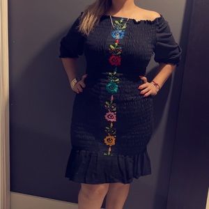 BONITA DRESS IS STRETCHY MATERIAL ONESIZE FITS S-L
THIS DRESS IS HANDMADE
